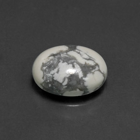 Howlite blanc grisâtre naturelle coupe ovale, 2,66 ct, opaque