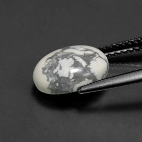 Howlite blanc grisâtre naturelle coupe ovale, 2,66 ct, opaque