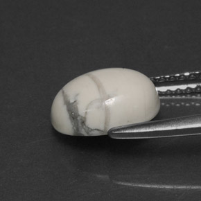 Howlite blanc naturelle coupe ovale, 2,24 ct, opaque