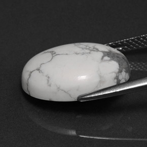 Howlite blanc naturelle coupe ovale, 8,20 ct, opaque