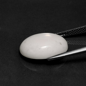 Howlite blanc naturelle coupe ovale, 8,38 ct, opaque