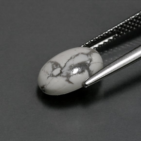 Howlite Blanc grisâtre naturelle Coupe ovale, 2.48 ct, Opaque