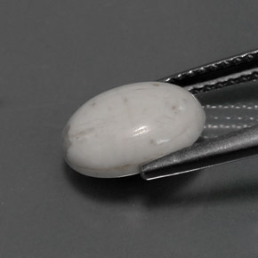 Howlite blanc naturelle coupe ovale, 2,32 ct, opaque
