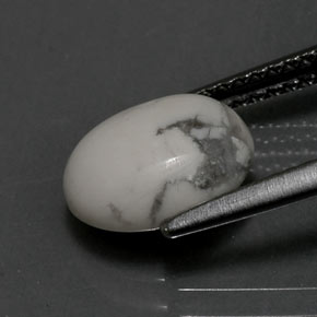 Howlite blanc naturelle coupe ovale, 2,30 ct, opaque