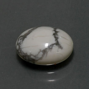 Howlite blanc grisâtre naturelle coupe ovale, 2,48 ct, opaque
