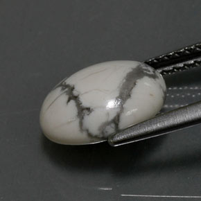 Howlite blanc grisâtre naturelle coupe ovale, 2,48 ct, opaque