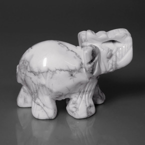 Howlite blanc naturelle forme fantaisie, 342,26 ct, opaque