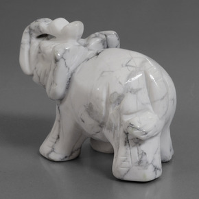 Howlite Blanc grisâtre naturelle Forme fantaisie, 632.74 ct, Opaque