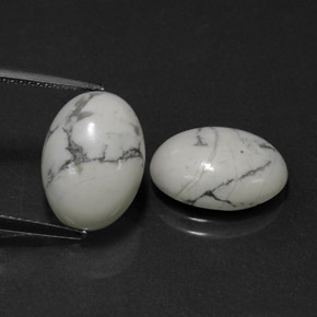 Howlite Blanc grisâtre naturelle ovale, 0.00 ct, Opaque