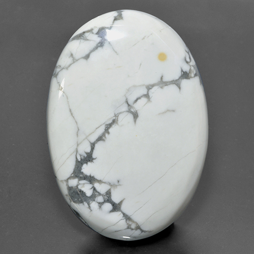 Howlite blanc naturelle coupe ovale, 84,13 ct, opaque