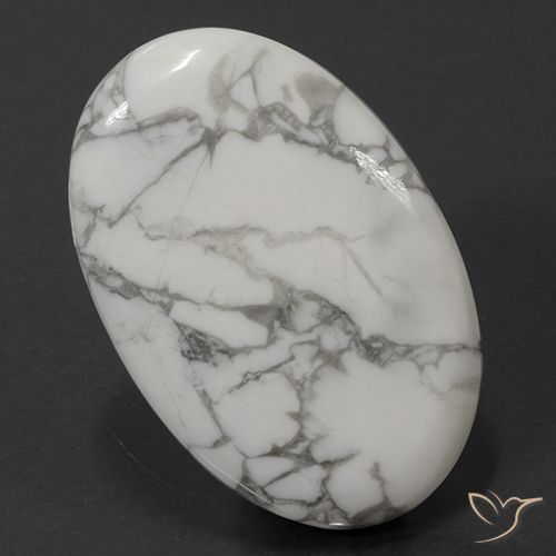 Howlite Blanc grisâtre naturelle ovale, 102.41 ct, Opaque