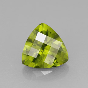Idocrase Olive verte naturelle Trillion, 1.30 ct, VS