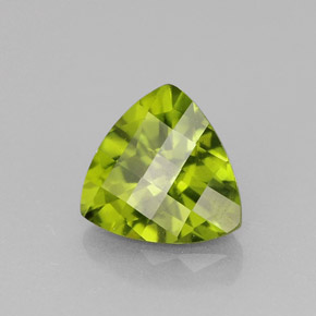Idocrase Olive verte naturelle Trillion, 1.30 ct, VS