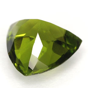 Idocrase Olive verte naturelle Trillion, 1.56 ct, VS