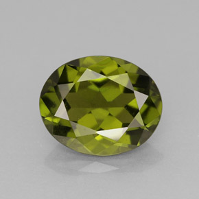 Idocrase Olive verte naturelle Coupe ovale, 2.72 ct, VVS-VS