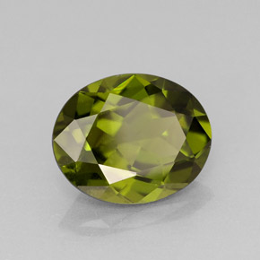 Idocrase Olive verte naturelle Coupe ovale, 2.72 ct, VVS-VS