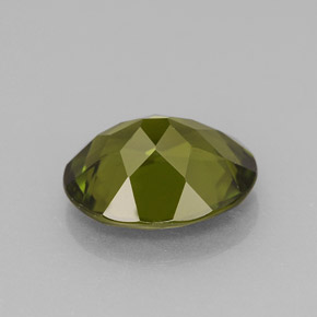Idocrase Olive verte naturelle Coupe ovale, 2.72 ct, VVS-VS