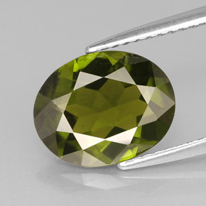 Idocrase Olive verte naturelle Coupe ovale, 3.04 ct, VS