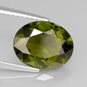 Idocrase Olive verte naturelle Coupe ovale, 3.04 ct, VS