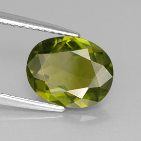 Idocrase Olive verte naturelle Coupe ovale, 2.56 ct, VS