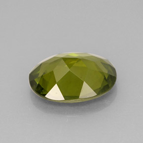 Idocrase Olive verte naturelle Coupe ovale, 2.56 ct, VS