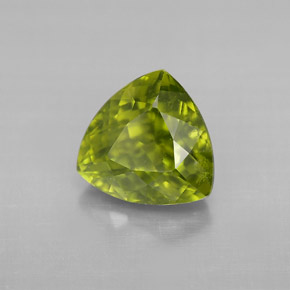 Idocrase Olive verte naturelle Trillion, 3.12 ct, SI-I1