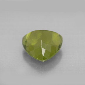 Idocrase Olive verte naturelle Trillion, 3.12 ct, SI-I1