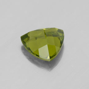Idocrase Olive verte naturelle Trillion, 1.60 ct, VS