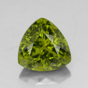 Idocrase Olive verte naturelle Trillion, 2.44 ct, VS-SI