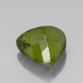 Idocrase Olive verte naturelle Trillion, 2.44 ct, VS-SI
