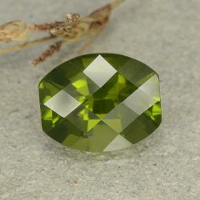 Idocrase Olive verte naturelle Forme fantaisie, 2.60 ct, VS