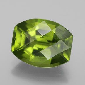 Idocrase Olive verte naturelle Forme fantaisie, 3.08 ct, VS