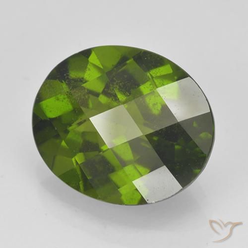 Idocrase vert naturelle coupe ovale, 4,00 ct, VS