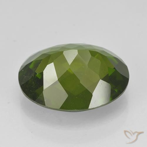 Idocrase vert naturelle coupe ovale, 4,00 ct, VS