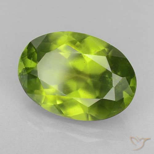 Idocrase Vert éclatant naturelle ovale, 6.08 ct, VS