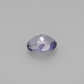 Iolite violet naturelle coupe ovale, 0,75 ct, VS