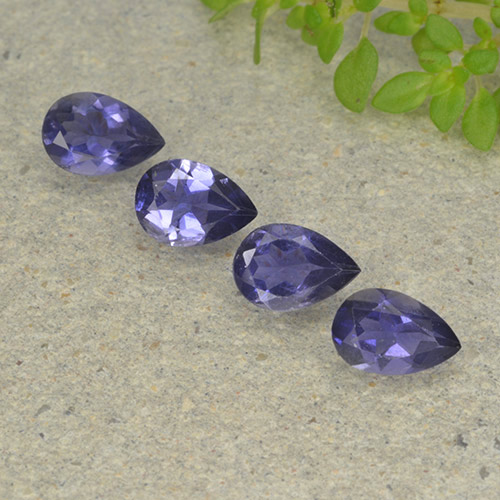 Achetez naturel 1.28ct Violet foncé Iolite gems, En forme de poire, En provenance Madagascar chez GemSelect. En stock, livraison internationale!