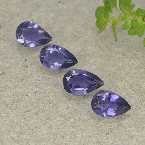Achetez naturel 1.05ct Pourpre bleuté foncé Iolite gems, En forme de poire, En provenance Madagascar chez GemSelect. En stock, livraison internationale!