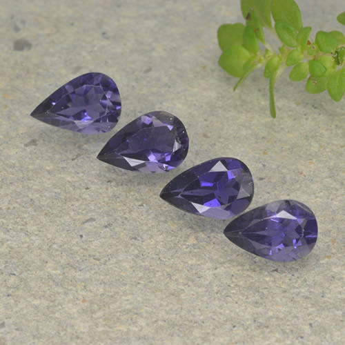 Achetez naturel 1.12ct Violet foncé Iolite gems, En forme de poire, En provenance Madagascar chez GemSelect. En stock, livraison internationale!