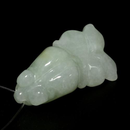 Jade vert naturelle forme fantaisie, 21,11 ct, translucide