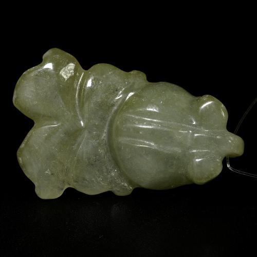 Jade vert terre pâle naturelle forme fantaisie, 30,72 ct, translucide