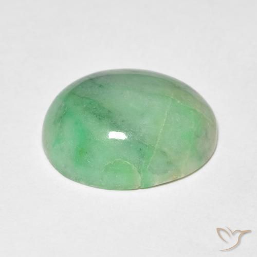 Jade Vert moyen naturelle ovale, 4.88 ct, Opaque