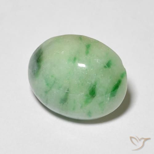 Jade Vert chaud naturelle ovale, 4.75 ct, Opaque