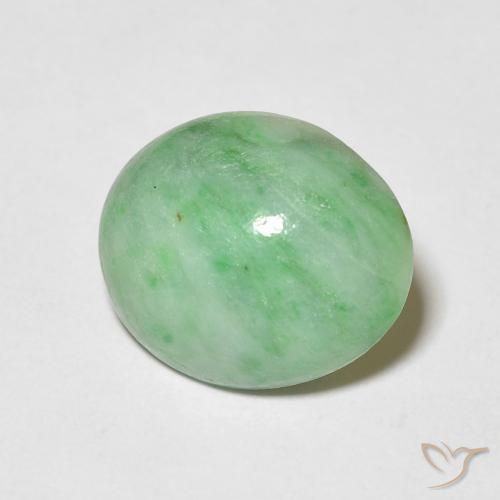 Jade Vert chaud naturelle ovale, 3.88 ct, Opaque