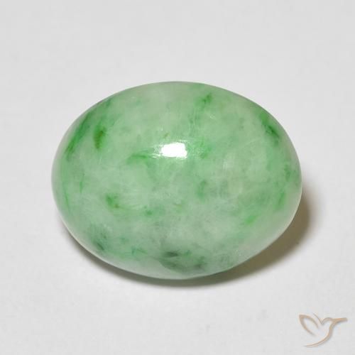 Jade Vert clair naturelle ovale, 4.72 ct, Opaque
