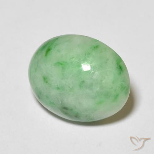 Jade Vert clair naturelle ovale, 4.72 ct, Opaque