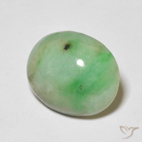 Jade Vert clair naturelle ovale, 4.76 ct, Opaque