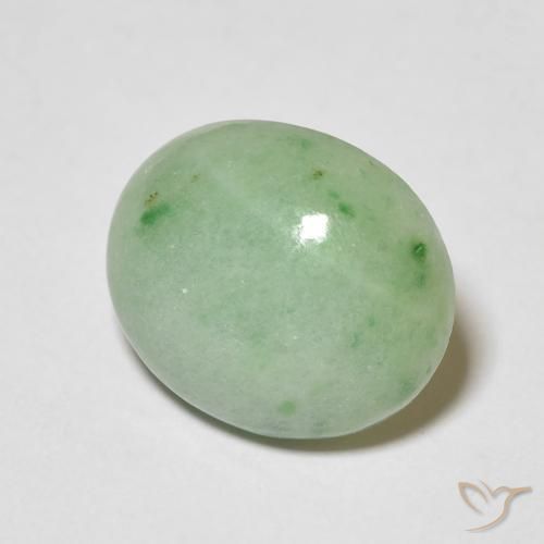 Jade Vert clair naturelle ovale, 3.89 ct, Opaque