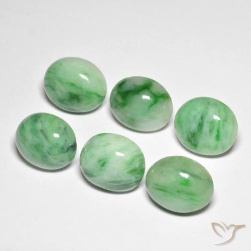 Jade Vert naturelle ovale, 4.94 ct, Opaque