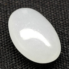 Jadéite blanc naturelle coupe ovale, 2,05 ct, translucide